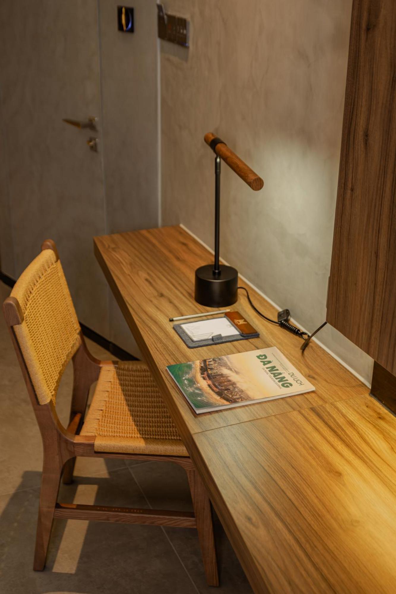 M Hotel Danang Da Nang Exterior foto A desk with a magazine on it