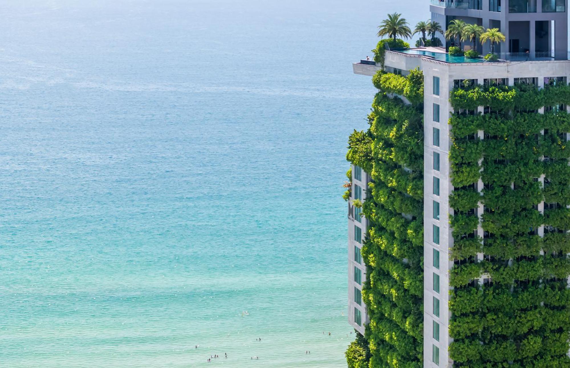 M Hotel Danang Da Nang Exterior foto The vertical garden at The Ivy
