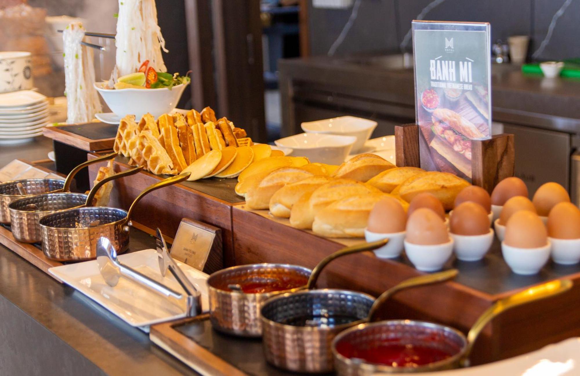M Hotel Danang Da Nang Exterior foto Breakfast at the hotel